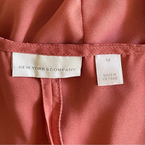 New York And Company Dusty Pink Crossover Back Tail Wrap Top Women Size M - Picture 6 of 7